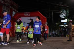 BIB: 3796, 3031, 3513
                            <button type="button" onclick="openModal(26263787)" class="btn btn-primary btn-sm float-right btn-popup" data-toggle="modal" data-target=".modal-high-quality">
                        <i class="fas fa-shopping-cart"></i> Add to Cart
                    </button>
                                            <button type="button" onclick="isThisMe(26263787, true)" class="btn btn-success btn-sm float-right btn-popup btn-isme hidden" data-toggle="tooltip" data-placement="bottom" title="นี่คือรูปของคุณใช่ไหม คลิกที่นี่เพื่อเอาเข้าอัลบั้ม">
                        <i class="fas fa-plus"></i> Add to album
                    </button>
                    <button type="button" onclick="isThisMe(26263787, false)" class="btn btn-warning btn-sm float-right btn-popup btn-isnotme hidden">
                        <i class="fas fa-ban"></i> Remove from album
                    </button>